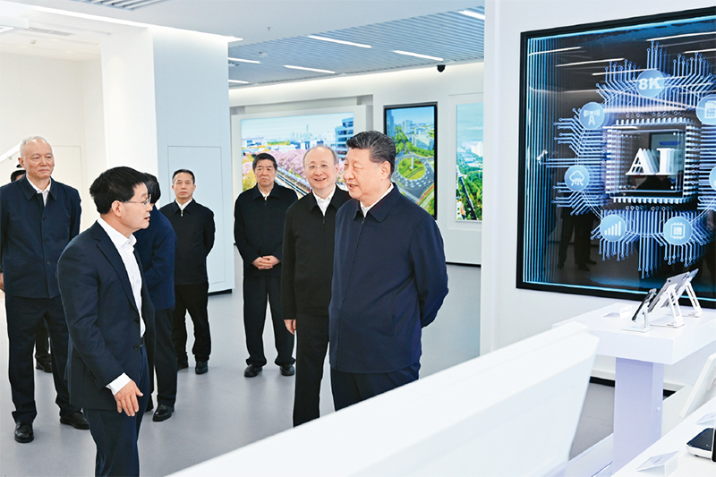 习近平：前瞻布局和开展未来产业